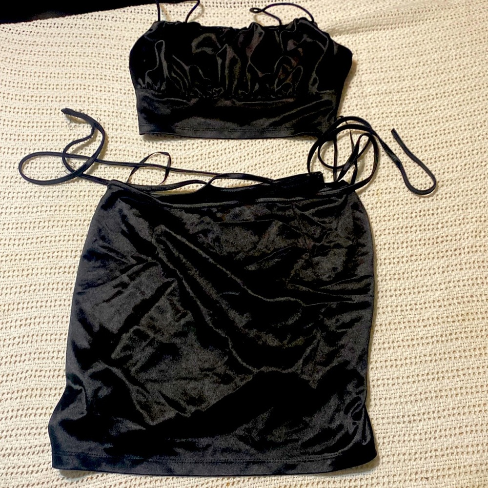 This two piece is literally GORG never worn jus too small for me!